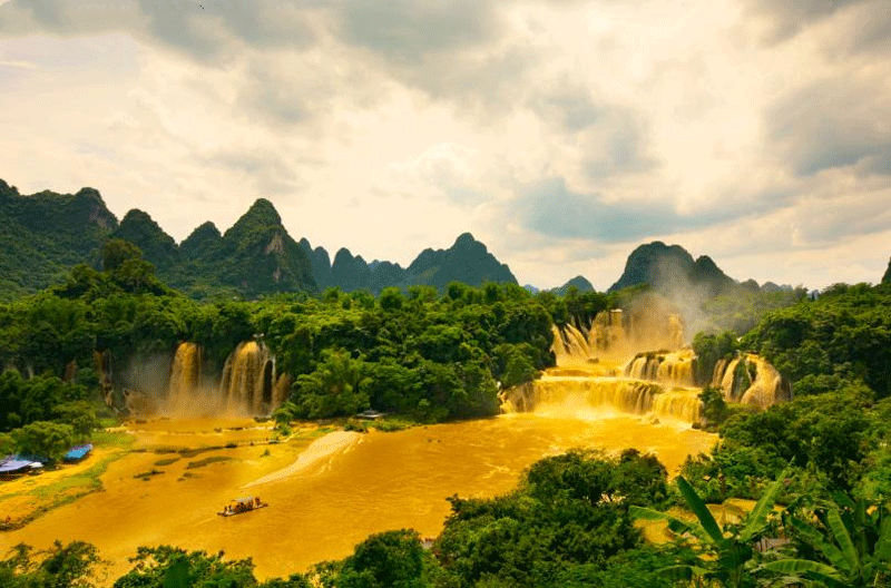 廣西出現“黃金瀑布” 廣西出現“黃金瀑布”